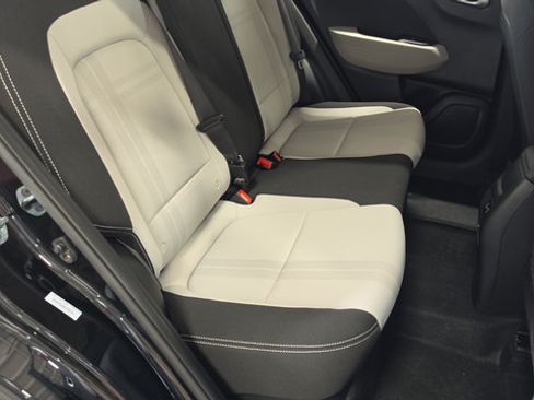 Certified 2025 Hyundai Venue SEL FWD image 25