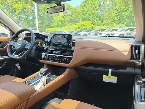 New 2025 Nissan Pathfinder Platinum w/ Cargo Package image 14