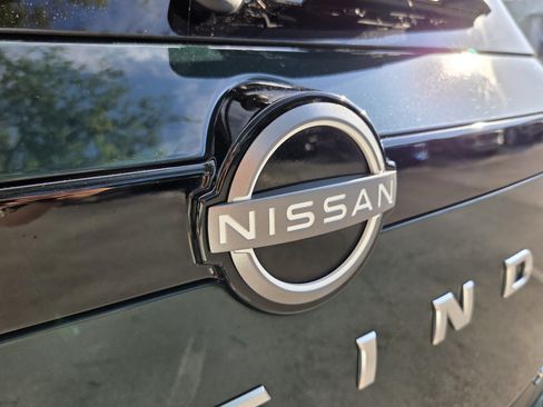 Used 2025 Nissan Pathfinder SL FWD image 18