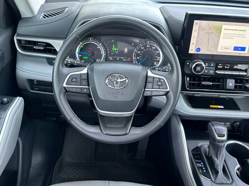 Used 2025 Toyota Highlander XLE image 13