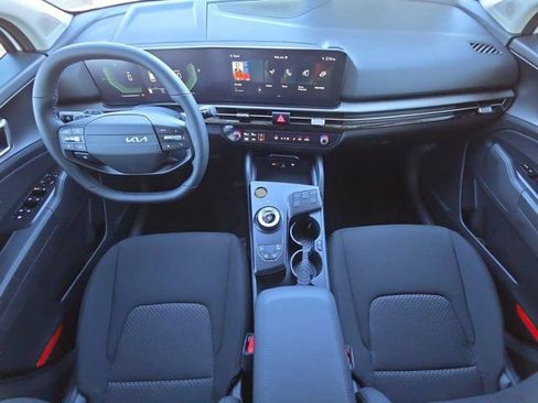 New 2026 Kia Sportage LX FWD image 32