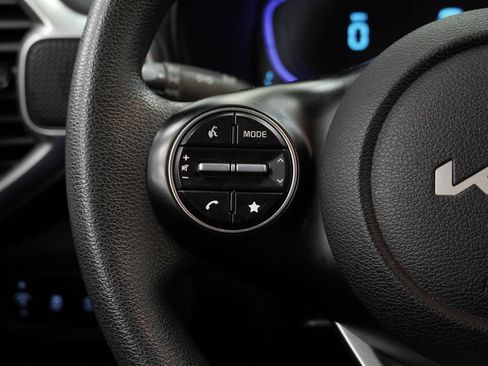 Used 2025 Kia Soul LX w/ LX Technology Package FWD image 21