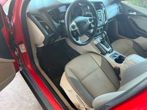 Used 2014 Ford Focus SE w/ SE Winter Package FWD image 7