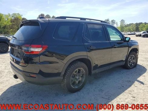 Used 2025 Honda Pilot TrailSport image 2