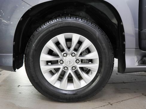 Used 2018 Lexus GX 460 Premium w/ Premium Package AWD/4WD image 32