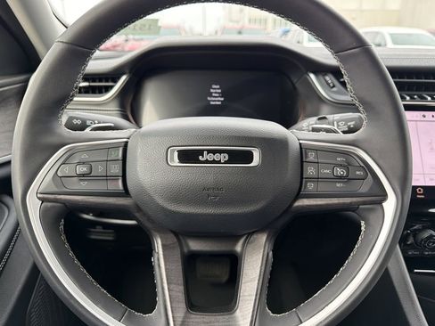 Used 2024 Jeep Grand Cherokee Limited AWD/4WD image 12