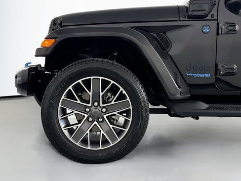 Used 2022 Jeep Wrangler Unlimited Sahara image 9