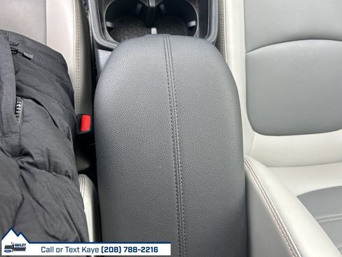 Used 2022 Toyota RAV4 XLE Premium image 30