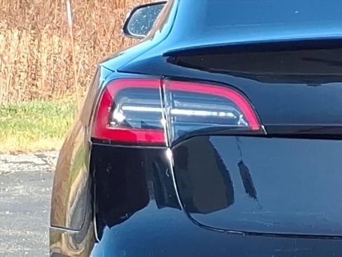 Used 2019 Tesla Model 3 Standard Range Plus image 6