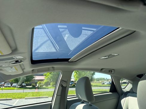 Used 2013 Toyota Prius Three w/ Solar Roof Pkg FWD image 25