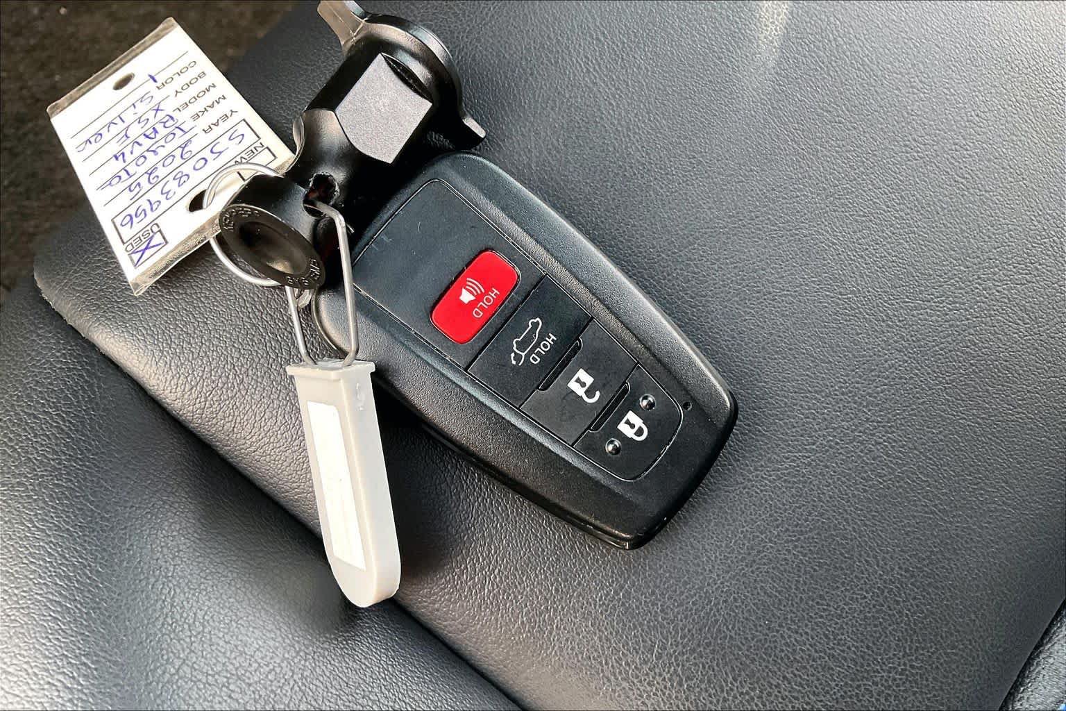 Used 2025 Toyota RAV4 XSE AWD/4WD image 15