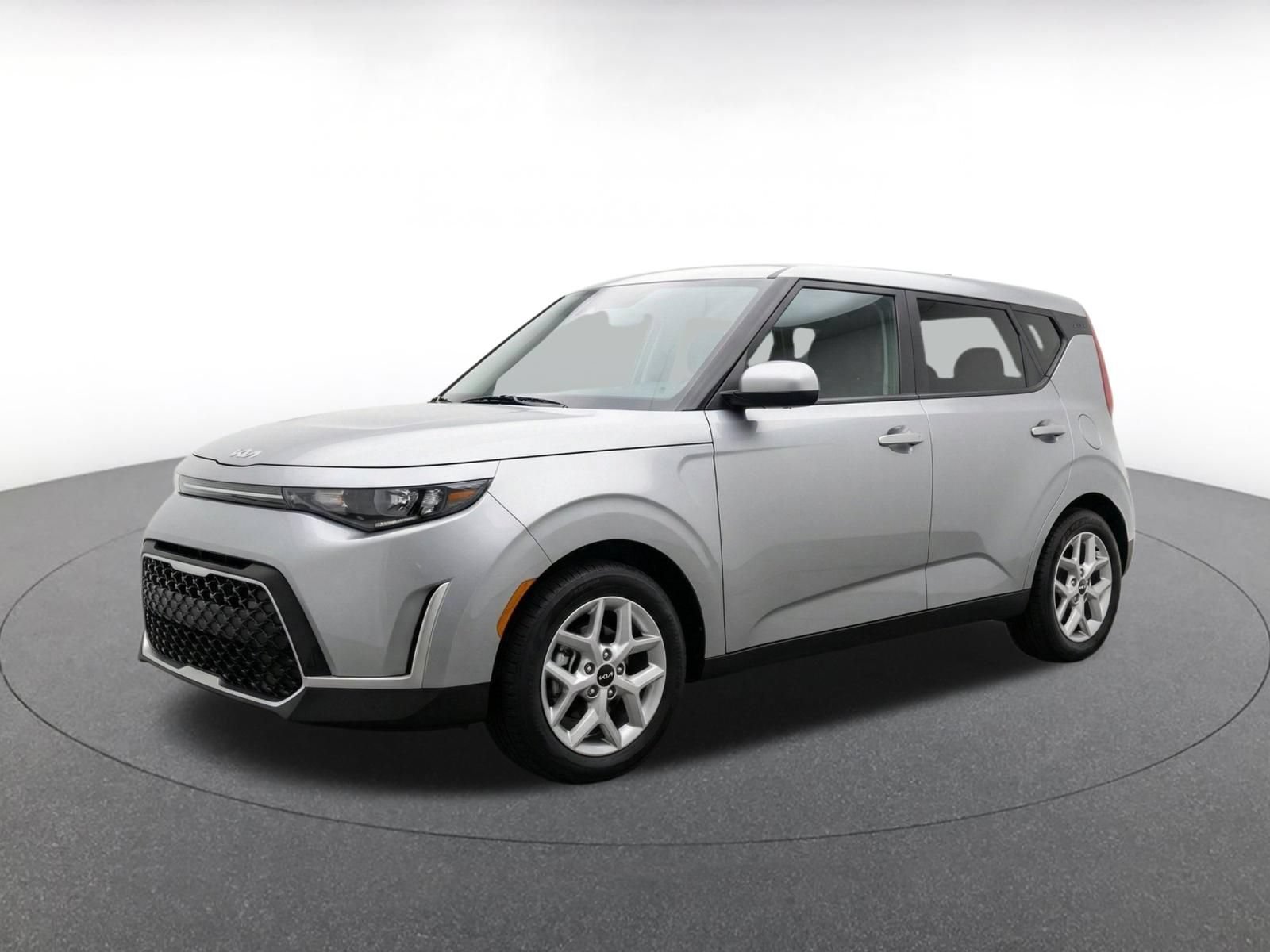 Used 2025 Kia Soul LX w/ LX Technology Package FWD image 3