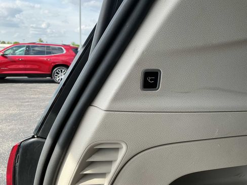 Used 2017 Chrysler Pacifica Touring Plus w/ Tire & Wheel Group FWD image 33