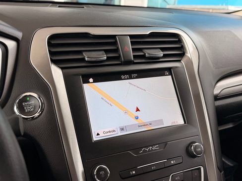 Used 2019 Ford Fusion SE FWD image 29