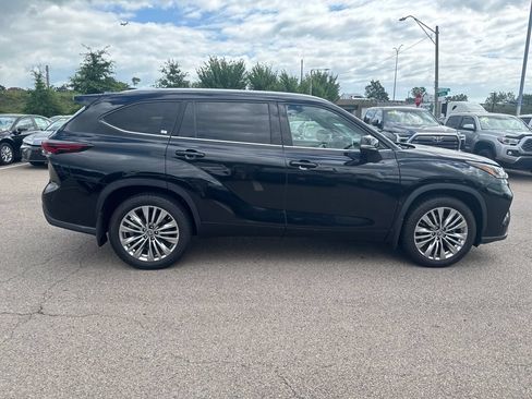 Used 2024 Toyota Highlander Platinum AWD/4WD image 10