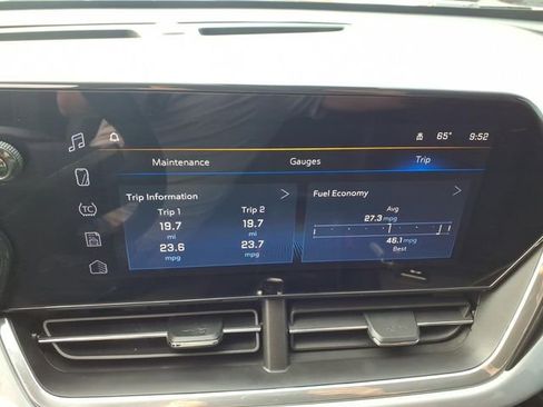 Used 2024 Chevrolet Trax LT w/ LT Convenience Package FWD image 11