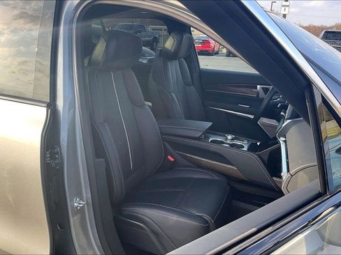 Used 2026 Cadillac Vistiq Luxury image 32