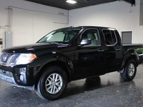 Used 2015 Nissan Frontier SV RWD image 6
