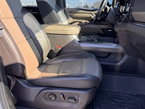 Used 2024 Chevrolet Silverado 2500 ZR2 w/ Technology Package image 15