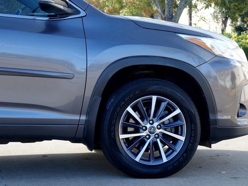 Used 2018 Toyota Highlander XLE image 29