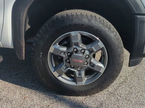 Used 2025 GMC Sierra 2500 SLE image 10