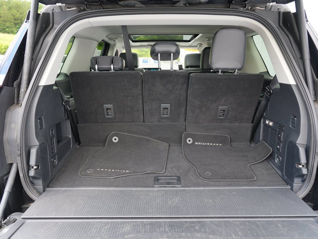 Used 2025 Ford Expedition Platinum AWD/4WD image 28