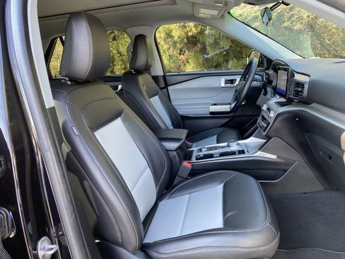 Used 2023 Ford Explorer XLT w/ Equipment Group 202A image 35