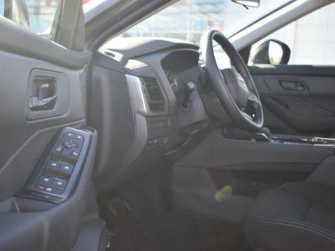 Certified 2025 Nissan Rogue S AWD/4WD image 8