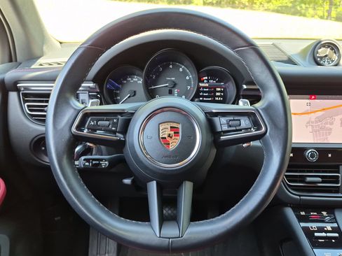 Certified 2024 Porsche Macan AWD/4WD image 7
