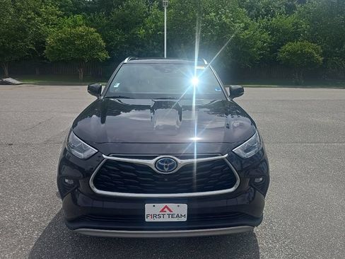 Used 2021 Toyota Highlander Platinum AWD/4WD image 2