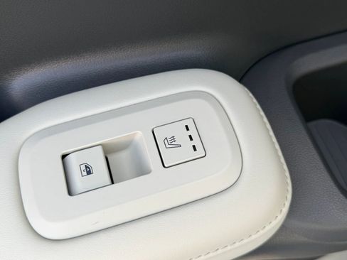 Used 2025 Hyundai Santa Fe Calligraphy image 14