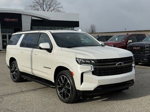 Used 2022 Chevrolet Suburban RST w/ Luxury Package image 7