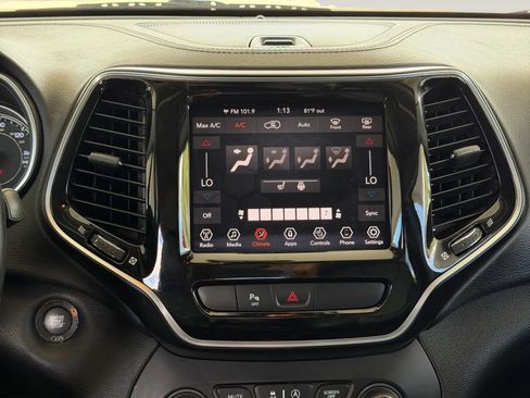 Used 2019 Jeep Cherokee Limited FWD image 16