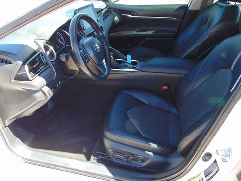 Used 2022 Toyota Camry XLE image 10