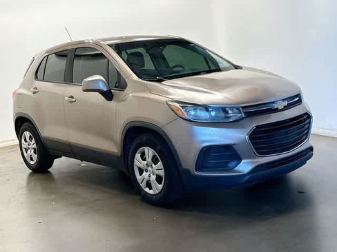 Used 2018 Chevrolet Trax LS FWD image 19