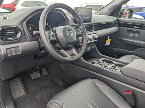 New 2025 Honda Pilot TrailSport image 9