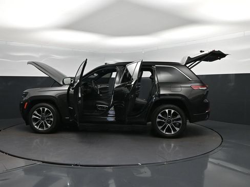 Used 2024 Jeep Grand Cherokee Overland w/ Luxury Tech Group IV AWD/4WD image 46