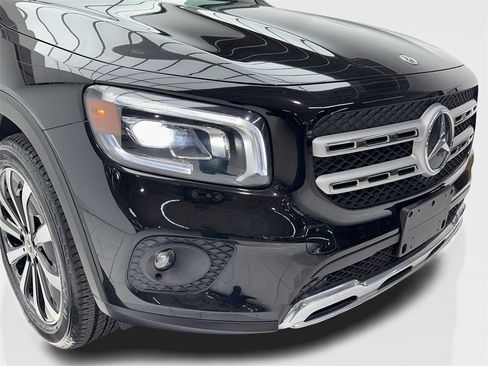 Used 2021 Mercedes-Benz GLB 250 w/ Premium Package image 3