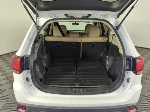 Used 2016 Mitsubishi Outlander SEL image 31