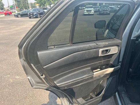 Used 2023 Ford Explorer Limited AWD/4WD image 12