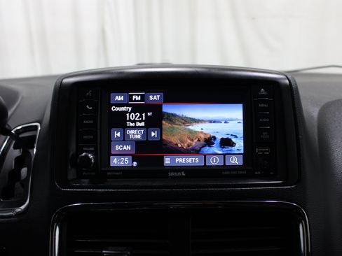 Used 2017 Dodge Grand Caravan SE FWD image 13