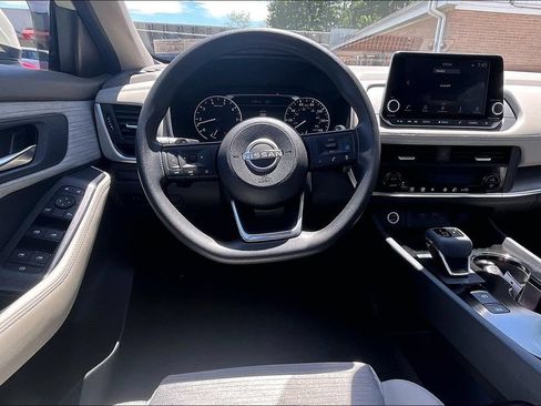 Used 2023 Nissan Rogue SV AWD/4WD image 5
