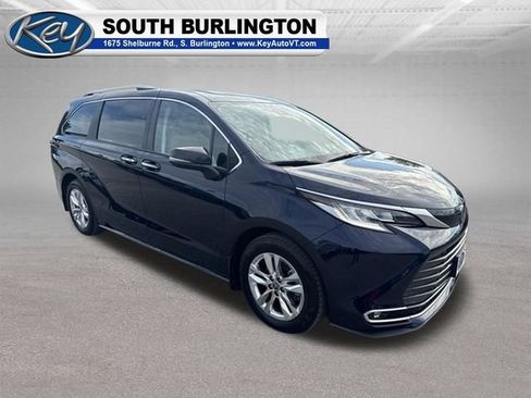 Used 2024 Toyota Sienna Limited AWD/4WD image 9