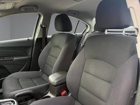 Used 2015 Chevrolet Cruze LT w/ Technology Package image 10