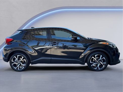 Used 2018 Toyota C-HR XLE FWD image 7