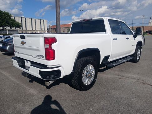 Used 2022 Chevrolet Silverado 2500 High Country w/ Technology Package AWD/4WD image 5