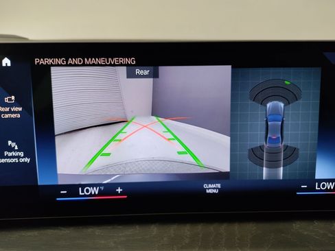 Used 2024 BMW 330i Sedan w/ Premium Package image 23