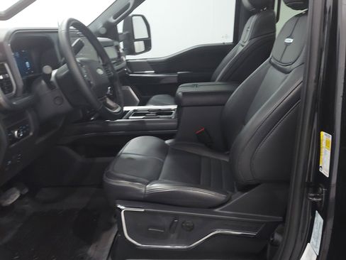 Used 2025 Ford F250 Platinum w/ FX4 Off-Road Package AWD/4WD image 17