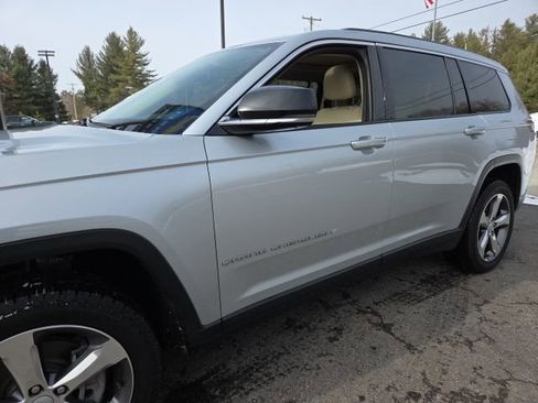 Used 2021 Jeep Grand Cherokee L Limited w/ Luxury Tech Group II image 37