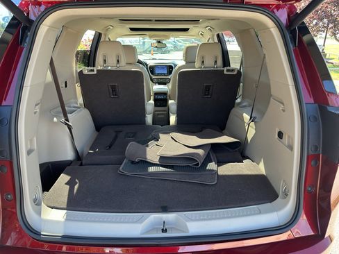 Used 2018 GMC Acadia Denali w/ Technology Package FWD image 14